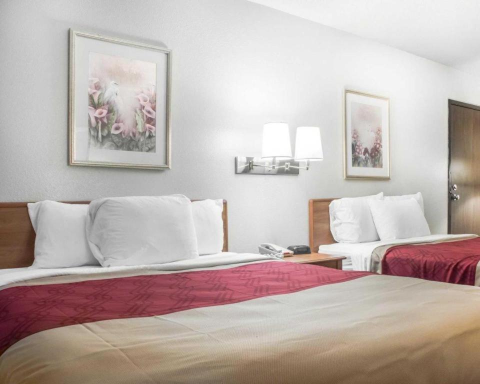 Econo Lodge Ithaca Eksteriør bilde