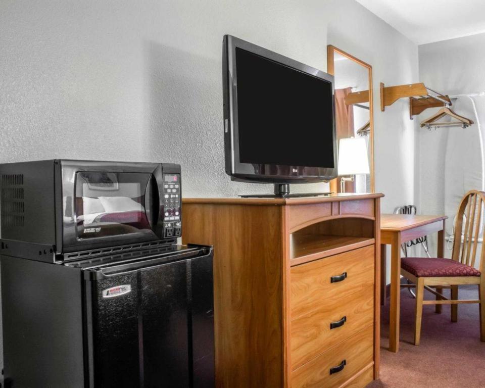 Econo Lodge Ithaca Eksteriør bilde