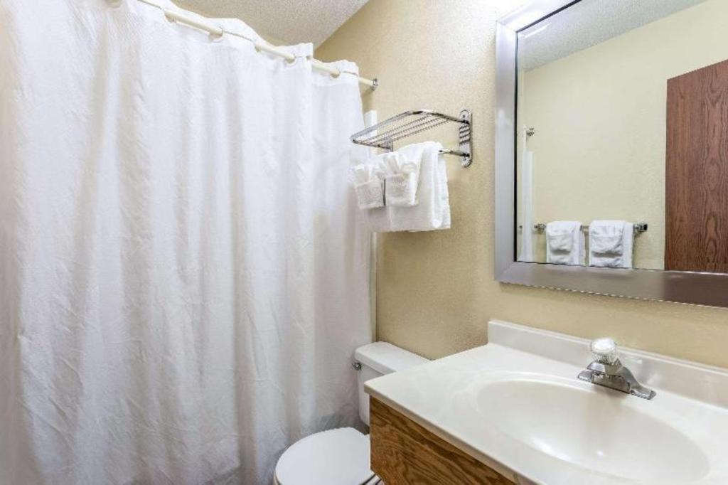 Econo Lodge Ithaca Eksteriør bilde